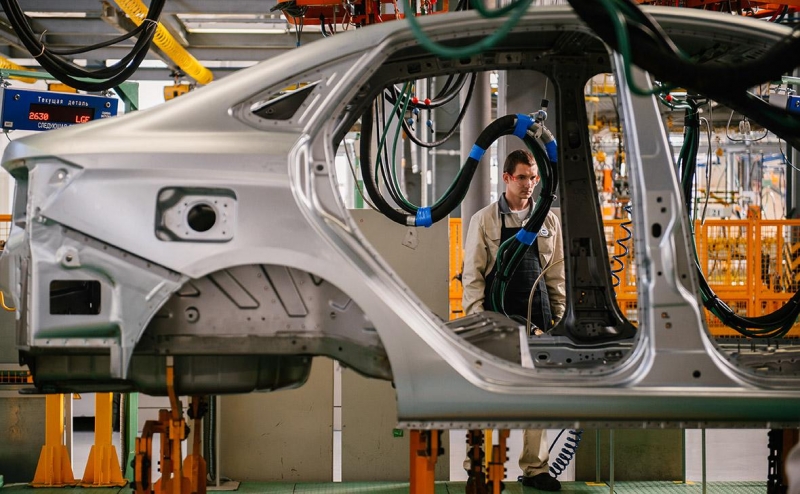 Глава АвтоВАЗа оценил перенос производства Lada Vesta в 1 млрд руб.